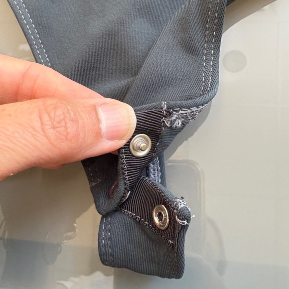 Aritzia Gray Fitted Plunging V-neck Stretchy Long Sleeve Bodysuit size Small - Picture 5 of 10